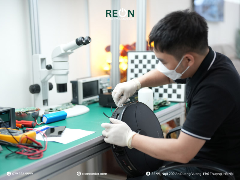 Bảo dưỡng robot hút bụi với vệ sinh cảm biến LDS, chống rơi, va chạm và dock sạc